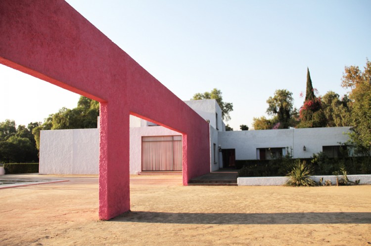 Ideoplastic | San Cristobal Stables by Luis Baragan